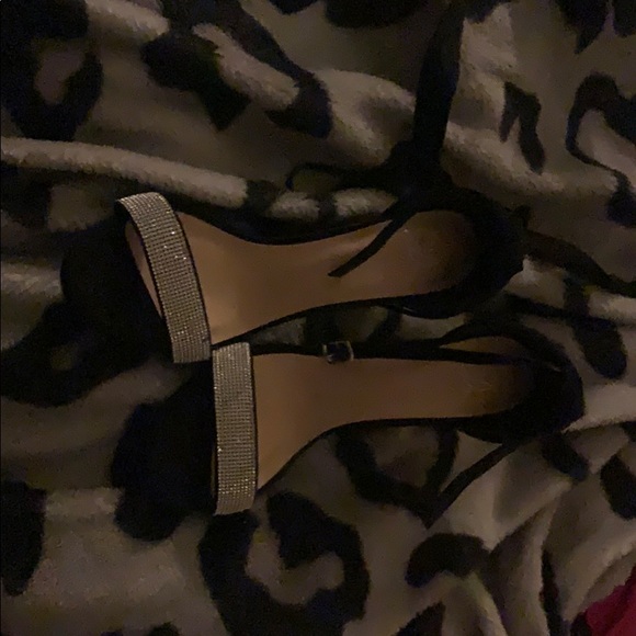 Heels - Picture 3 of 3